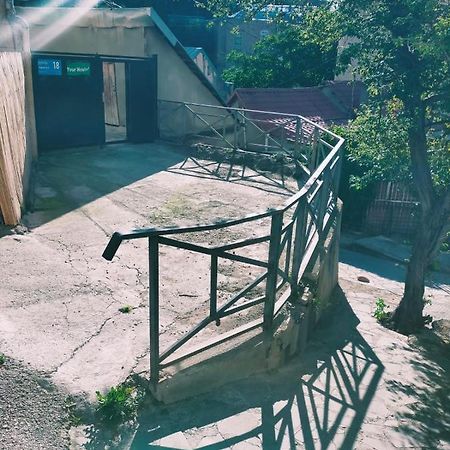 Your Hostel Tbilisi Esterno foto